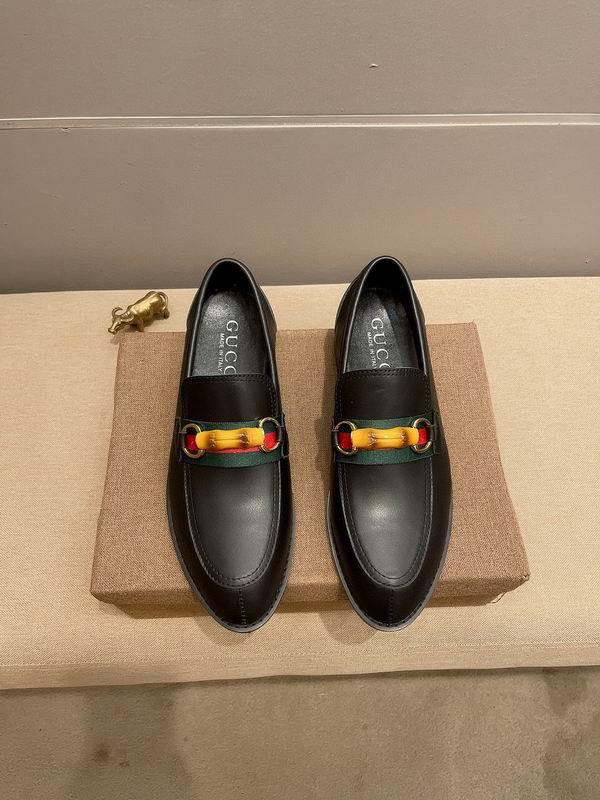 Gucci Men's Shoes 939